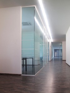 pareti-mobili-divisorie-in-vetro-mobili-ufficio-design-in-legno-vetrate-attrezzate-attrezzata-prezzi-padova-vicenza-treviso-veneto-SENECA-5